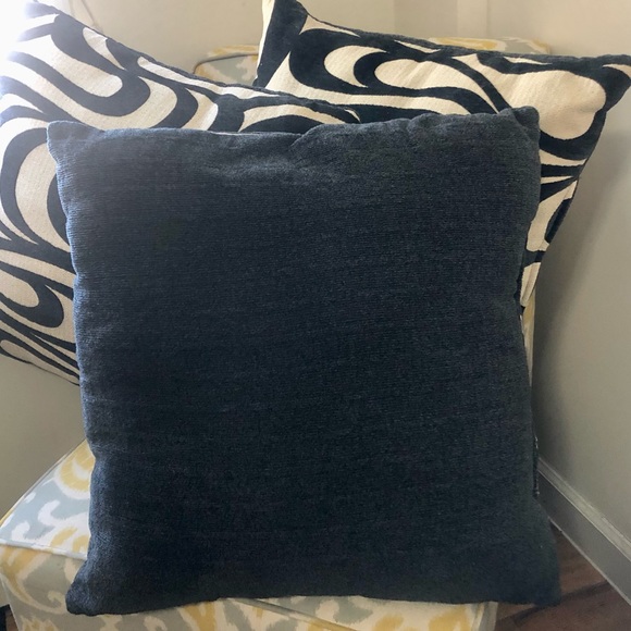 Set of 3 black and beige swirled design decorative accent pillows - Picture 4 of 5